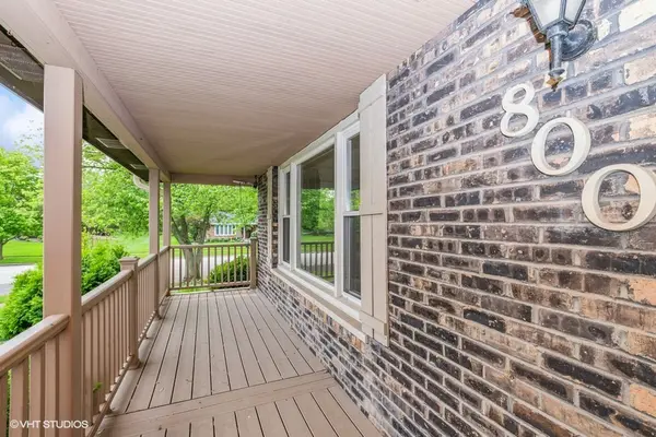 800 Overlook DR, Frankfort, IL 60423