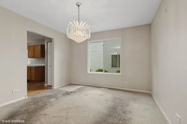 1 Wexford CT, Lake In The Hills, IL 60156