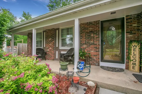 945 DARLINGTON LN, Crystal Lake, IL 60014