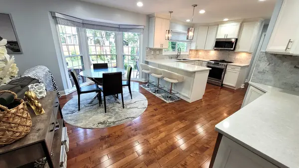 1301 Pin Oak CT, Wheaton, IL 60189