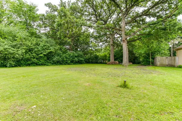 0 Whispering Oaks LN, Grayslake, IL 60030