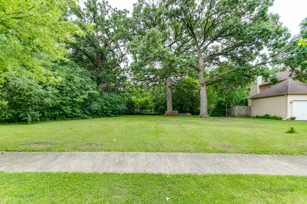 0 Whispering Oaks LN, Grayslake, IL 60030