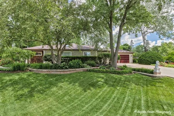 440 E Bluebonnet LN, Hoffman Estates, IL 60169