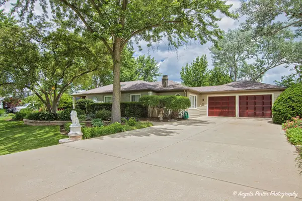 440 E Bluebonnet LN, Hoffman Estates, IL 60169