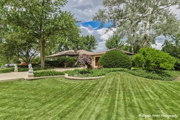 440 E Bluebonnet LN, Hoffman Estates, IL 60169