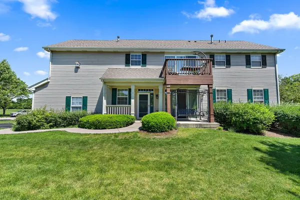 7105 Westwood DR #7105, Carpentersville, IL 60110