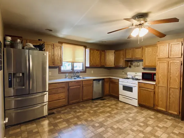 414 W Washington ST, Utica, IL 61373