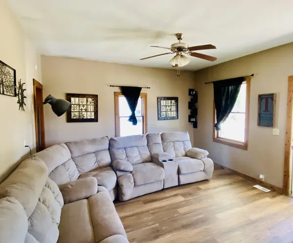 414 W Washington ST, Utica, IL 61373