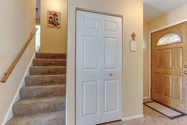 727 Whitehall CT, Schaumburg, IL 60194
