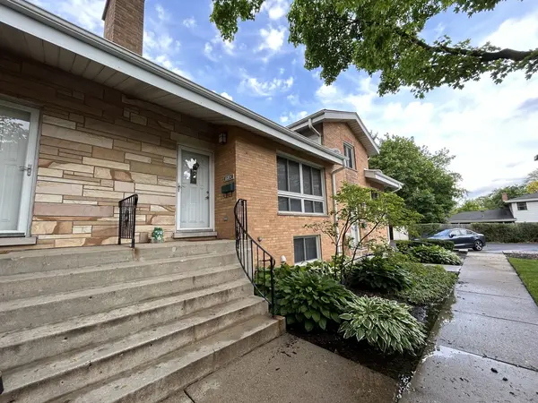 1537 N Arlington Heights RD #C, Arlington Heights, IL 60004