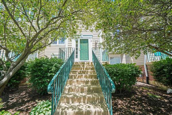 2428 Courtyard CIR #3, Aurora, IL 60506
