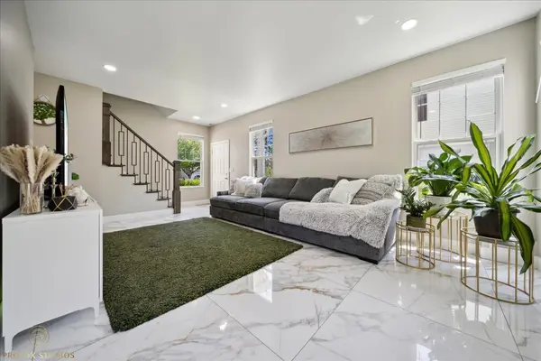 1529 Glacier TRL Carpentersville, IL 60110