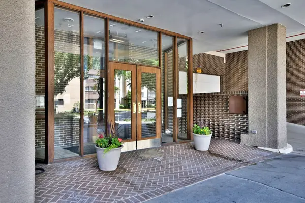 6325 N Sheridan RD #801, Chicago, IL 60660