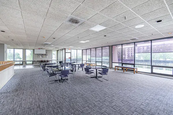 9737 N FOX GLEN DR #4M, Niles, IL 60714