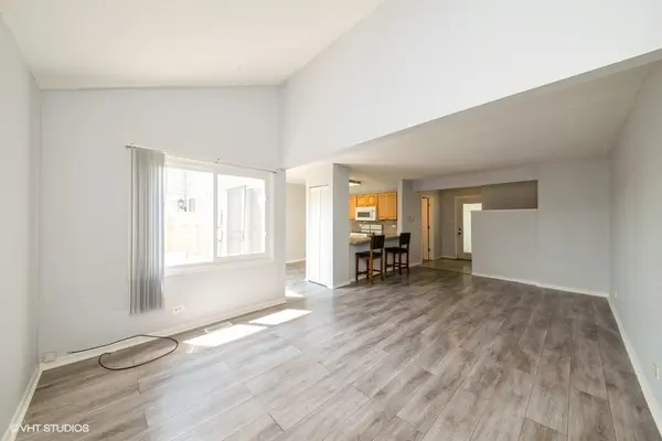 7727 BOLTON WAY, Hanover Park, IL 60133