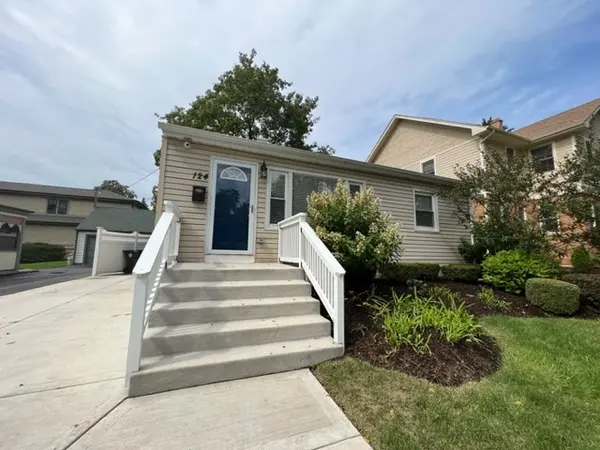 124 S Hickory AVE, Bartlett, IL 60103