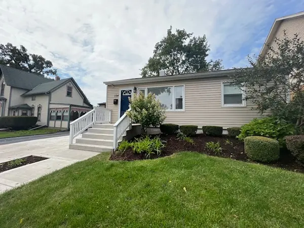 124 S Hickory AVE, Bartlett, IL 60103