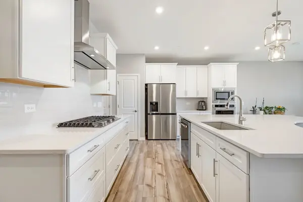 2208 Weatherbee LN, Naperville, IL 60563