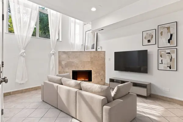 4203 S Prairie AVE #1, Chicago, IL 60653