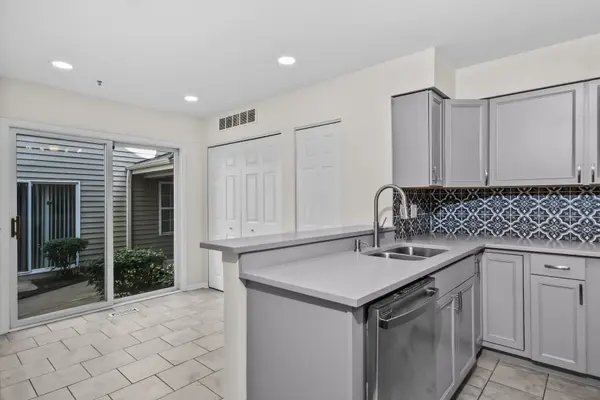 1321 Orleans DR, Mundelein, IL 60060