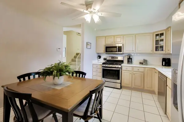 2314 E Lillian LN, Arlington Heights, IL 60004