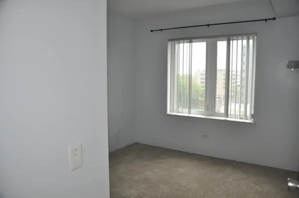 811 Chicago AVE #703, Evanston, IL 60202