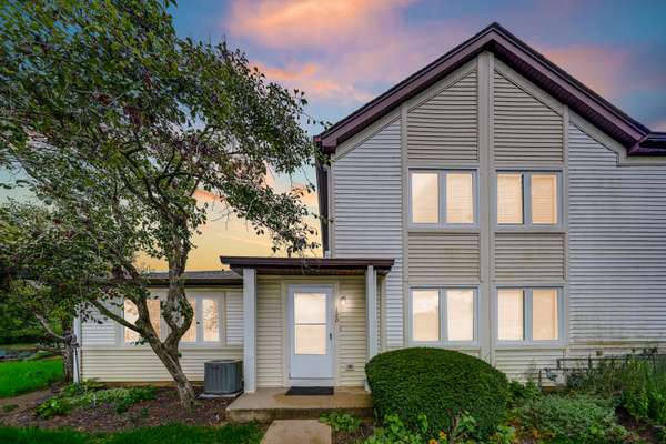 120 Inverrary LN #120, Deerfield, IL 60015