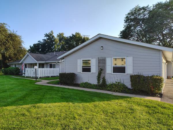 5205 WOODMAR CT #C, Mchenry, IL 60050