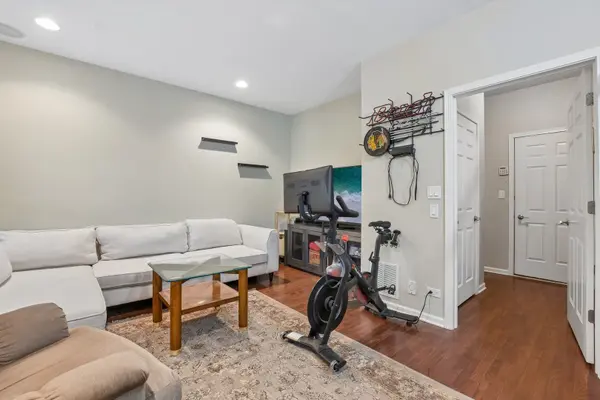 209 W Wood ST, Palatine, IL 60067