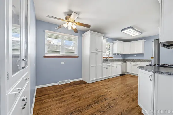 15 S 10th ST, St. Charles, IL 60174