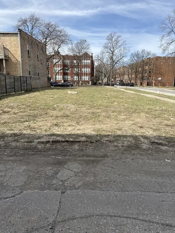 201 E 70th ST, Chicago, IL 60637