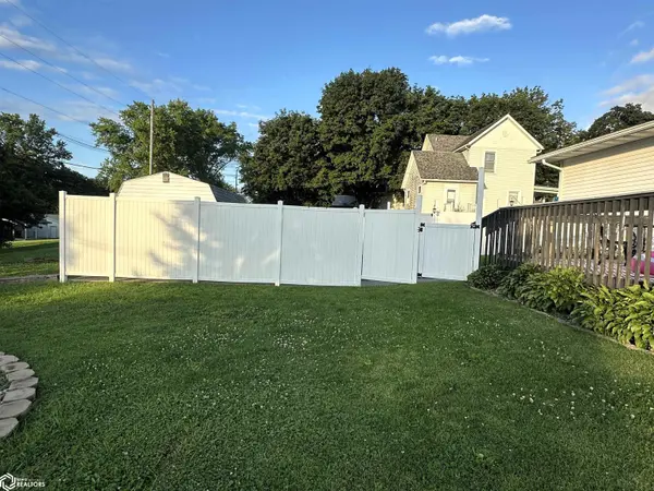 412 3Rd ST, Victor, IA 52347
