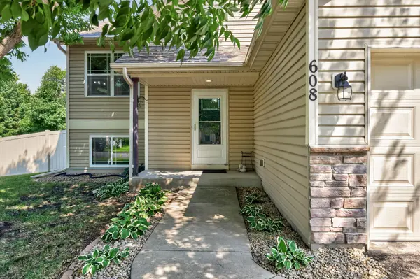 608 Dillon AVE N, Montrose, MN 55363