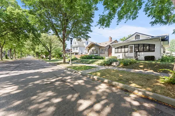 1717 Juliet AVE, Saint Paul, MN 55105
