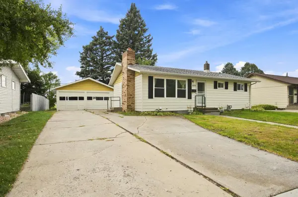 1713 17th ST S, Fargo, ND 58103