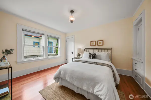1019 NE 62nd ST, Seattle, WA 98115