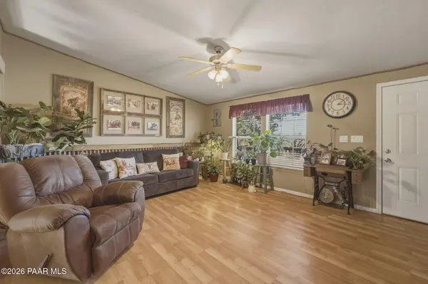 1215 W Brand Iron RD, Paulden, AZ 86334