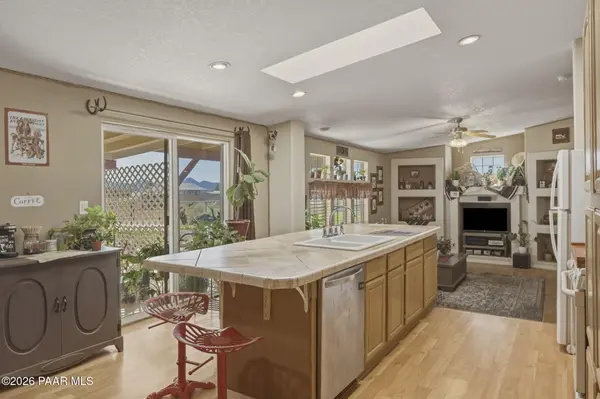 1215 W Brand Iron RD, Paulden, AZ 86334