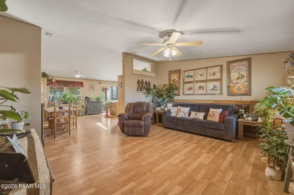 1215 W Brand Iron RD, Paulden, AZ 86334