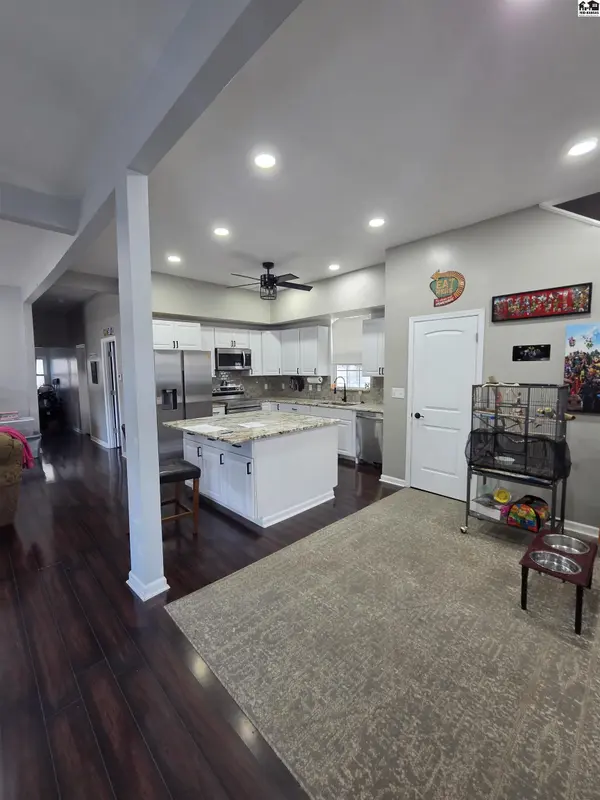 400 E 5th Ave, Hutchinson, KS 67501