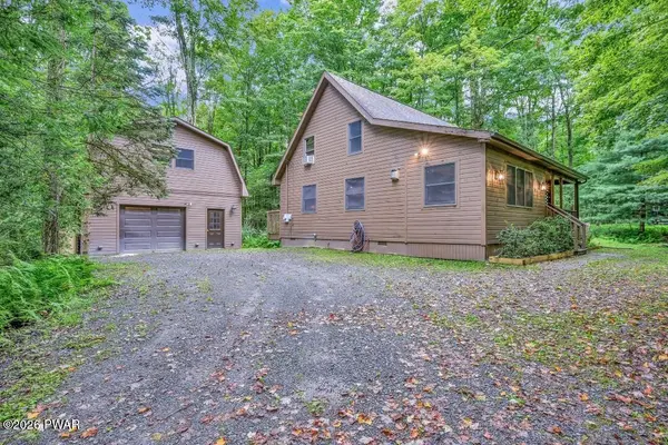 28 Hemlock LN, Lake Ariel, PA 18436