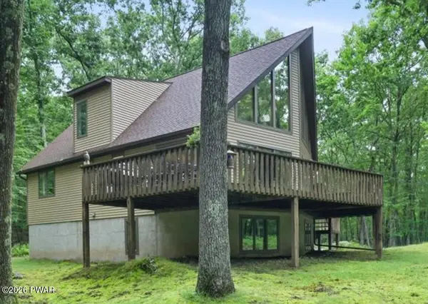 1036 Stone Crop RD, Hawley, PA 18428