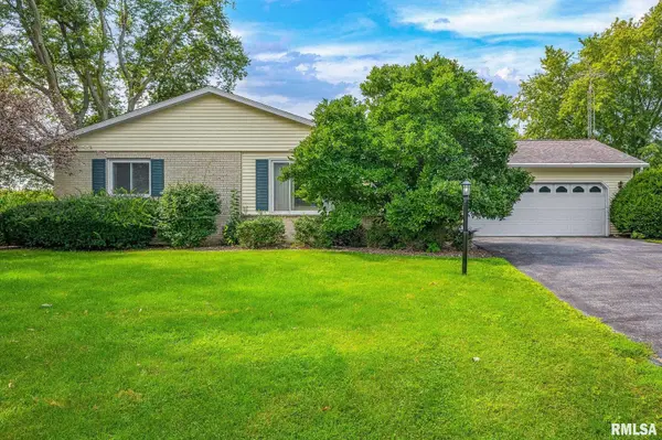 526 W CHESTNUT ST, Oneida, IL 61467