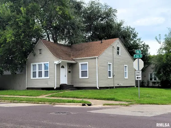 515 N 2ND ST, Pekin, IL 61554