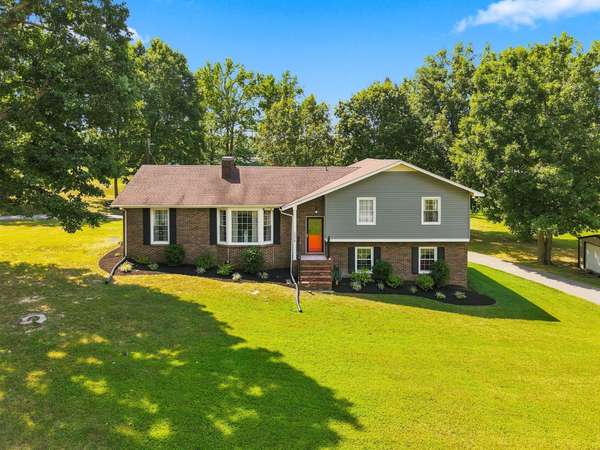 1214 Rainbow Cir, Westmoreland, TN 37186
