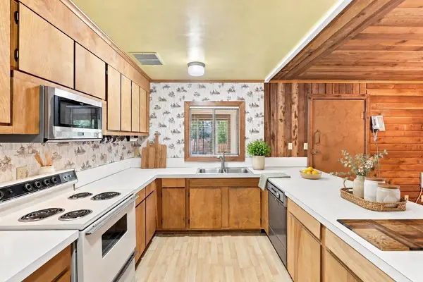 4616 Julius Rd Rd, Loon Lake, WA 99148