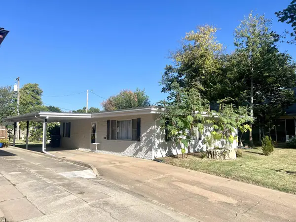 911 N 3rd, Arkansas City, KS 67005