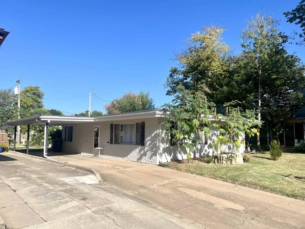 911 N 3rd, Arkansas City, KS 67005