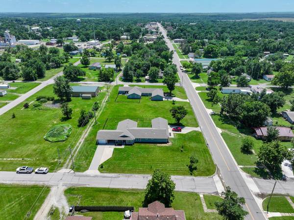 1122 N Main, Eureka, KS 67045