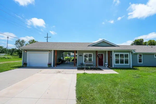 1122 N Main, Eureka, KS 67045